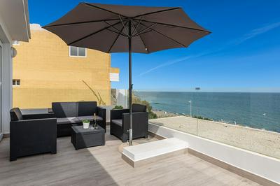 Sea View Apartment 2 Min Walk From the Beach