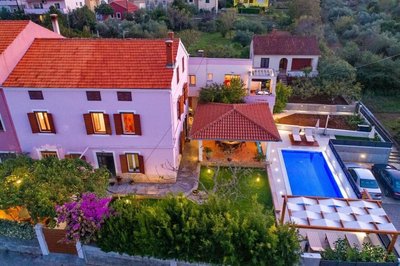 Spacious Apartment Milly With Pool