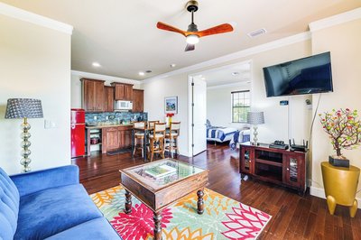 8 Mi to Disney: Pet-friendly Apt w/ Resort Perks