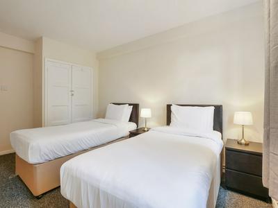 The Xavier Flat by Kasar Stays