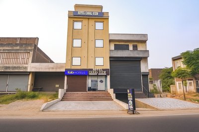 Fabhotel Canal View