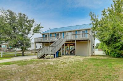 Coastal Emerald Isle Retreat w/ Deck & Grill!