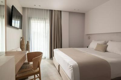 Olenia Suites