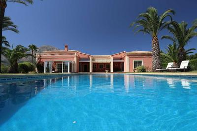 Mozamb in J vea With 4 Bedrooms and 3 Bathrooms