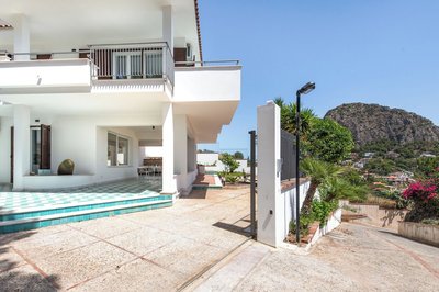 Sea Frame Design Apartments with Pool by Wonderful Italy