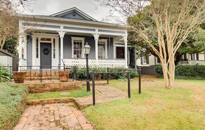Comfy Central Natchez Hideaway: Walk to Dtwn!