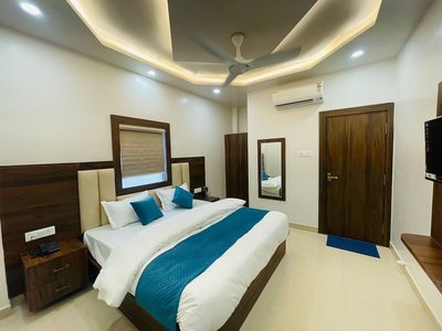 SHREE MADHAV HOTEL