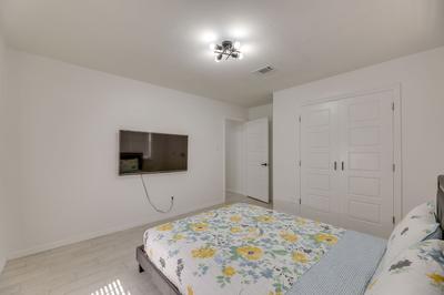 Modern Home in Edinburg: Half-mi Walk to Utrgv!