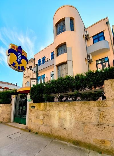 Residencia LIS B&B and Parking