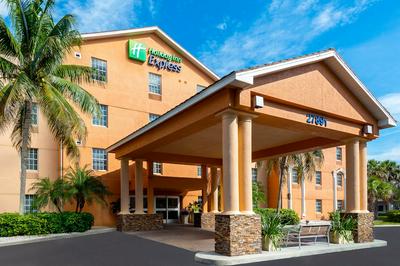 Holiday Inn Express & Suites Naples North - Bonita Springs by IHG