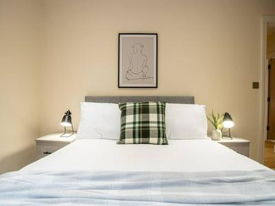 Contemporary One Bedroom Flat by Sojo Stay
