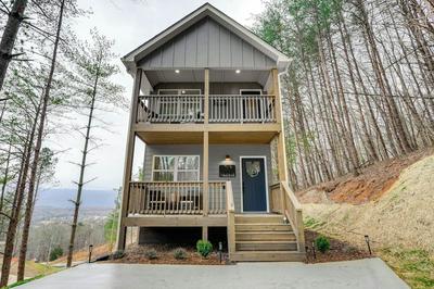 Ideal Location & Mountain Views: Chattanooga Home!