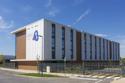 Hôtel Roi Soleil Prestige Plaisir - St Quentin