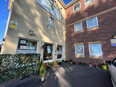 GO2 Gloucester Hotel by OYO