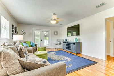 Pensacola Home w/ Covered Patio: 1 Mi to Downtown!