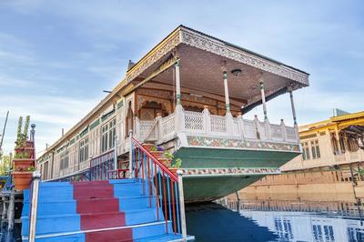 GuestHouser 1 BR Houseboat 126f