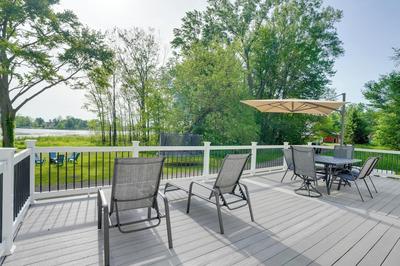 Lakefront Home in Hartford: Hot Tub, Kayaks & Dock