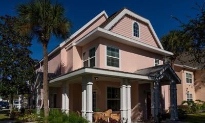 Amazing Townhouse Minutes From the Parks