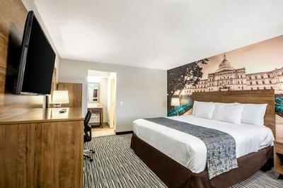 Clarion Pointe East Lansing University Area