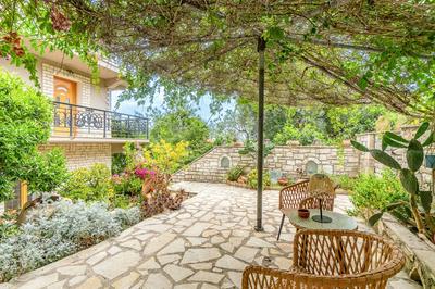 Lefkas Apt in Gaios With 1 Bedrooms and 1 Bathrooms