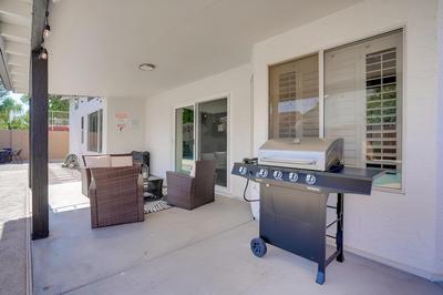 Heated Pool, 2 Mi to Dtwn: Central Peoria Home!