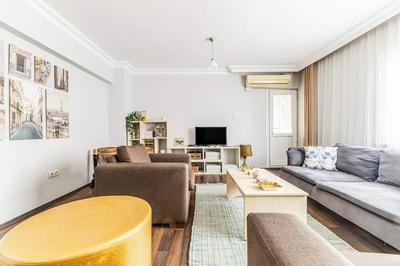 Chic Luminous Flat in Uskudar