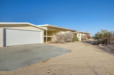 Serene Home w/ Yard - 8 Mi to Joshua Tree!