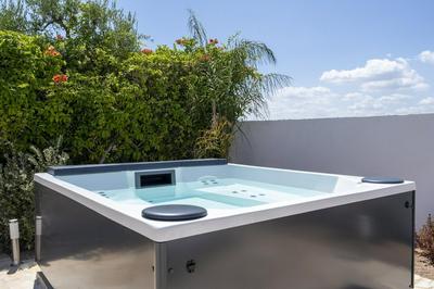 Seaside House With Jacuzzi by Wonderful Italy
