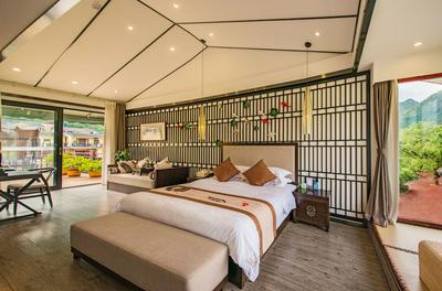 Peach Blossom Resort Hotel