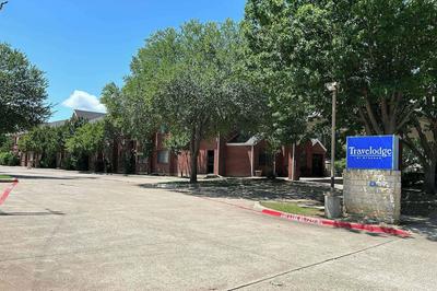 Travelodge by Wyndham Arlington/Dallas Area