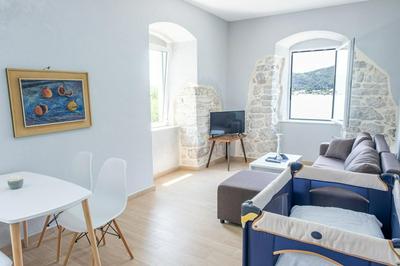 Stone Studio Flat 1 min to Beach in Tivat