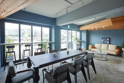 University Retreat With Plenty of Restaurants Nearby