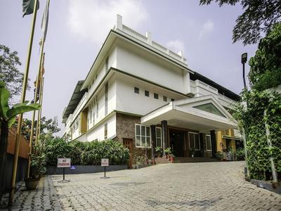 OYO 26692 Alankar Elite Inns