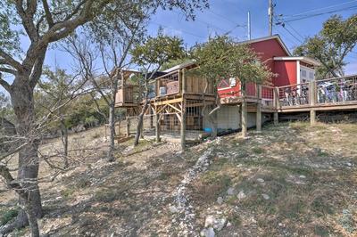 Kerrville Converted Barn Tiny Home w/ Kayaks!