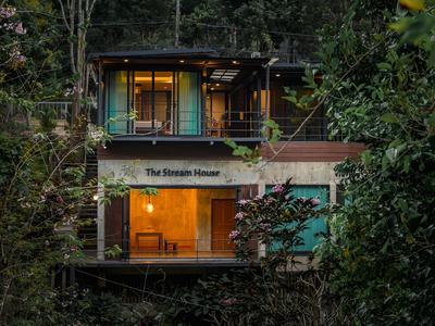 The Stream House at Mae Kampong