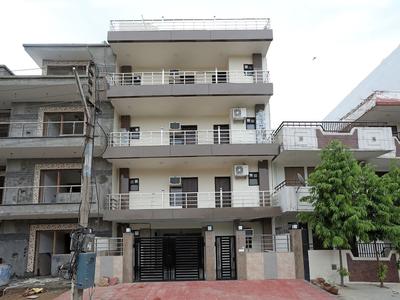 OYO 13555 Niketan Medanta