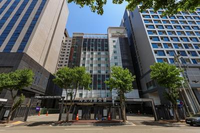 Charlot Castle Hotel