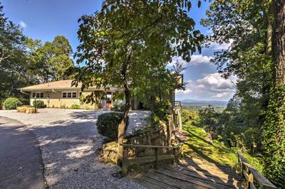 Hendersonville Home w/ Views - 3 Mi to Downtown!