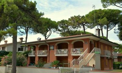 Comfy Apartment With Patio and Private Fenced and Furnished Garden