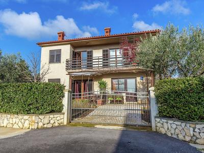 Inviting Apartment in Vinkuran near Sea