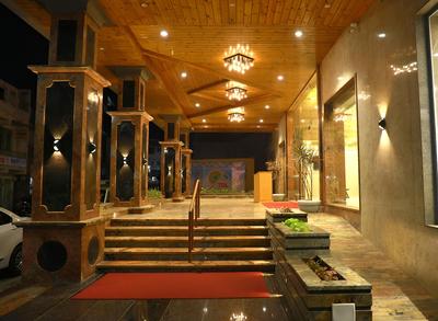 Hotel The Grand Ladhukara