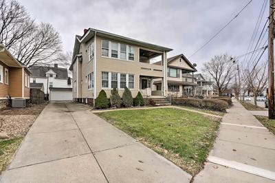 Lakewood Home w/ Yard ~ 8 Mi to Cleveland!