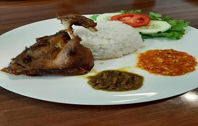 Tab Capsule Hotel - Kayoon Surabaya