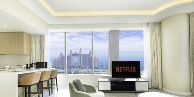 LUX Iconic Views at Palm Tower Suite 4