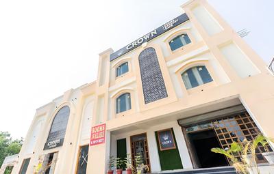 OYO 42749 Hotel Crown