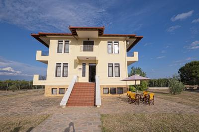 Mama Natura Lilly by Rentals Pro