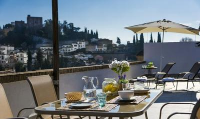 Fabulous Penthouse Prime Location. 3 Bd & Private Terrace & Views to Alhambra. Ático Plaza Nueva