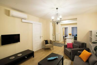 Big Cute Flat with Patio in Beyoglu