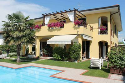 Ferienwohnung mit Terrasse und Pool