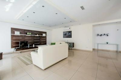 Bright, Spacious and Right in the Center